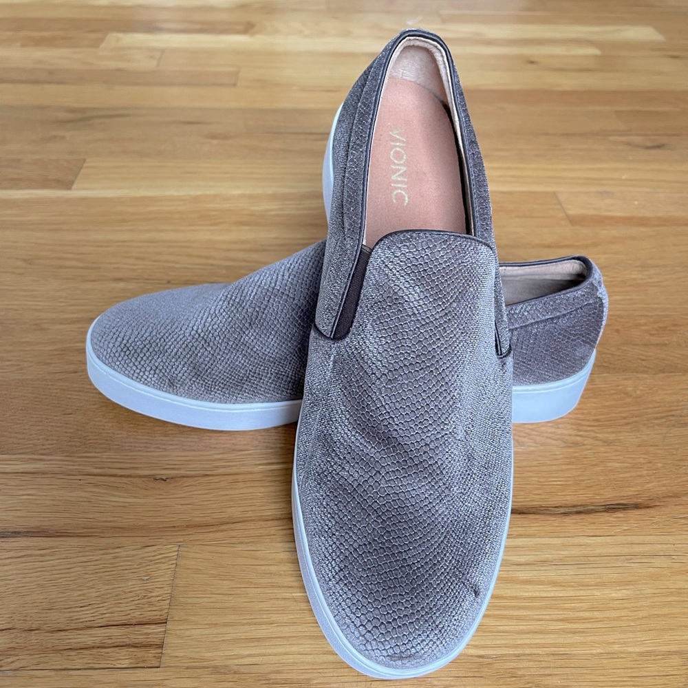 Vionic Splendid Midi Holiday Velvet Slip-On Shoe